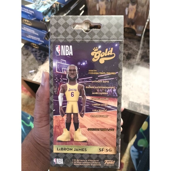 Funko Gold LeBron James 5” Premium Vinyl Figure – Chase Version - Picture 2 of 2